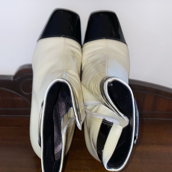 These beauties are for my VINTAGE LOVERS!! Absolutely my favorite style of boots - Picture 5 of 12